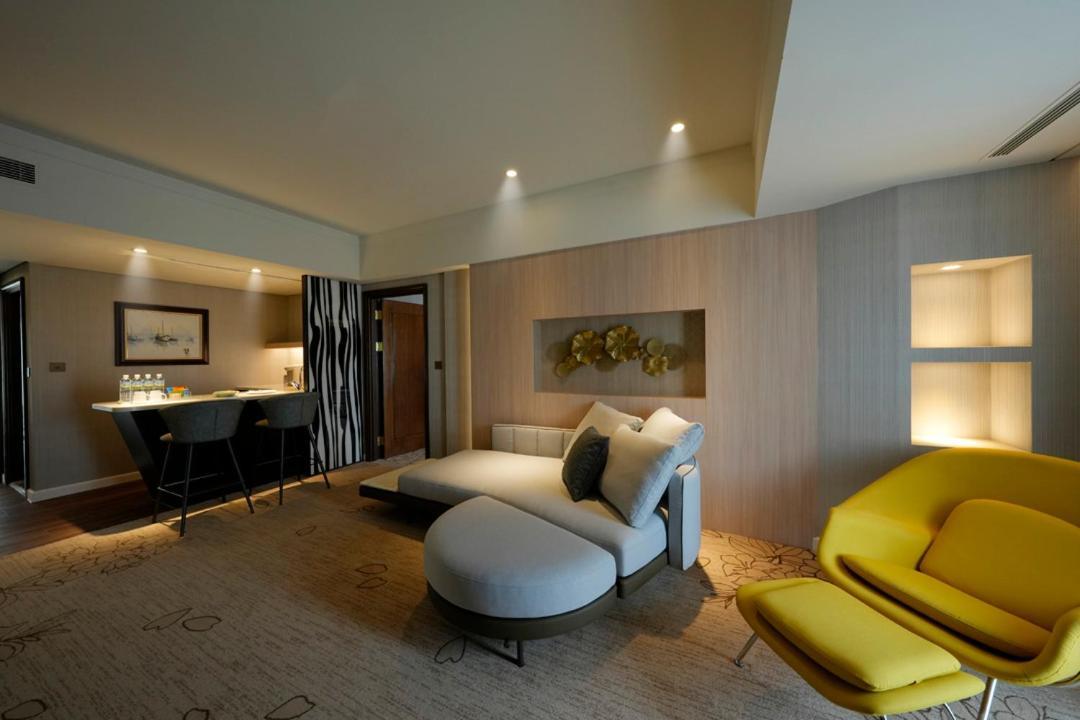 Evergreen Plaza Hotel - Tainan Exterior foto A suite at The Hari