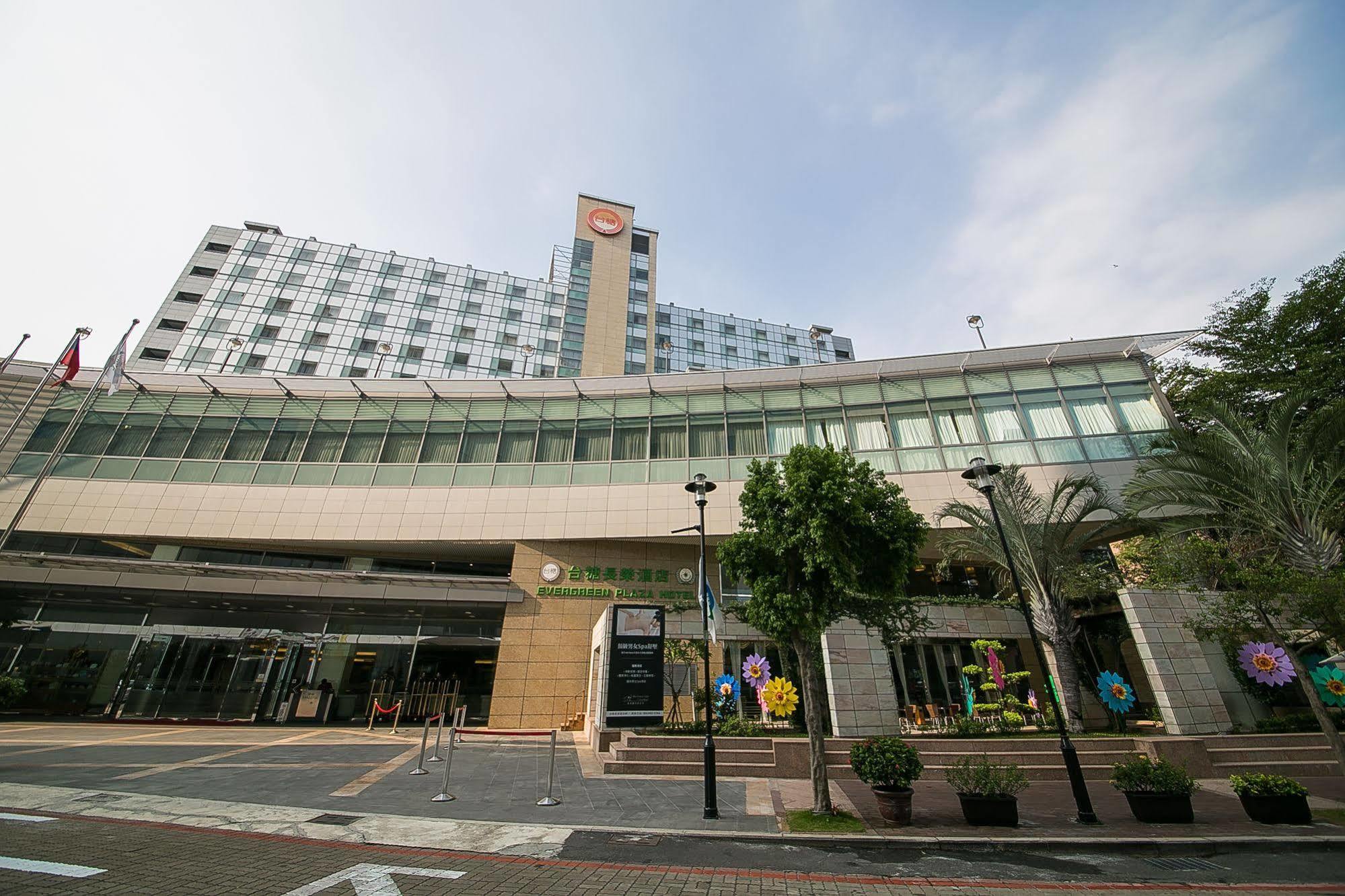 Evergreen Plaza Hotel - Tainan Exterior foto The hotel in 2012