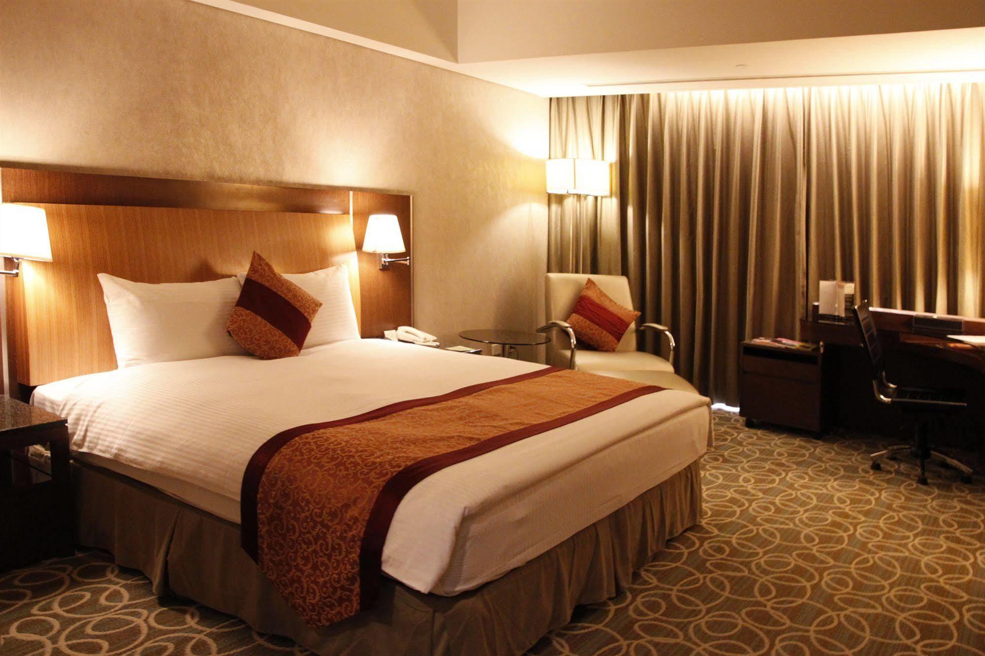 Evergreen Plaza Hotel - Tainan Exterior foto Deluxe room
