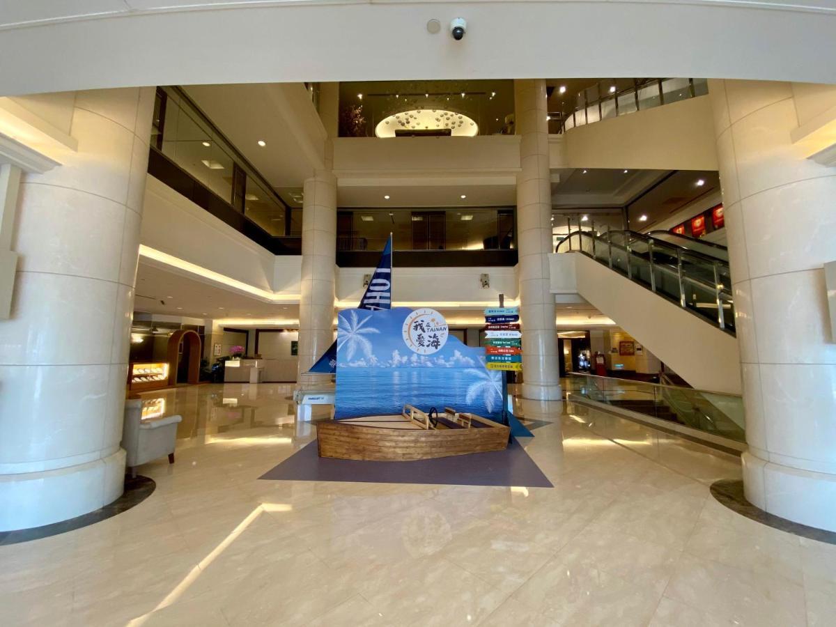 Evergreen Plaza Hotel - Tainan Exterior foto The lobby of the hotel