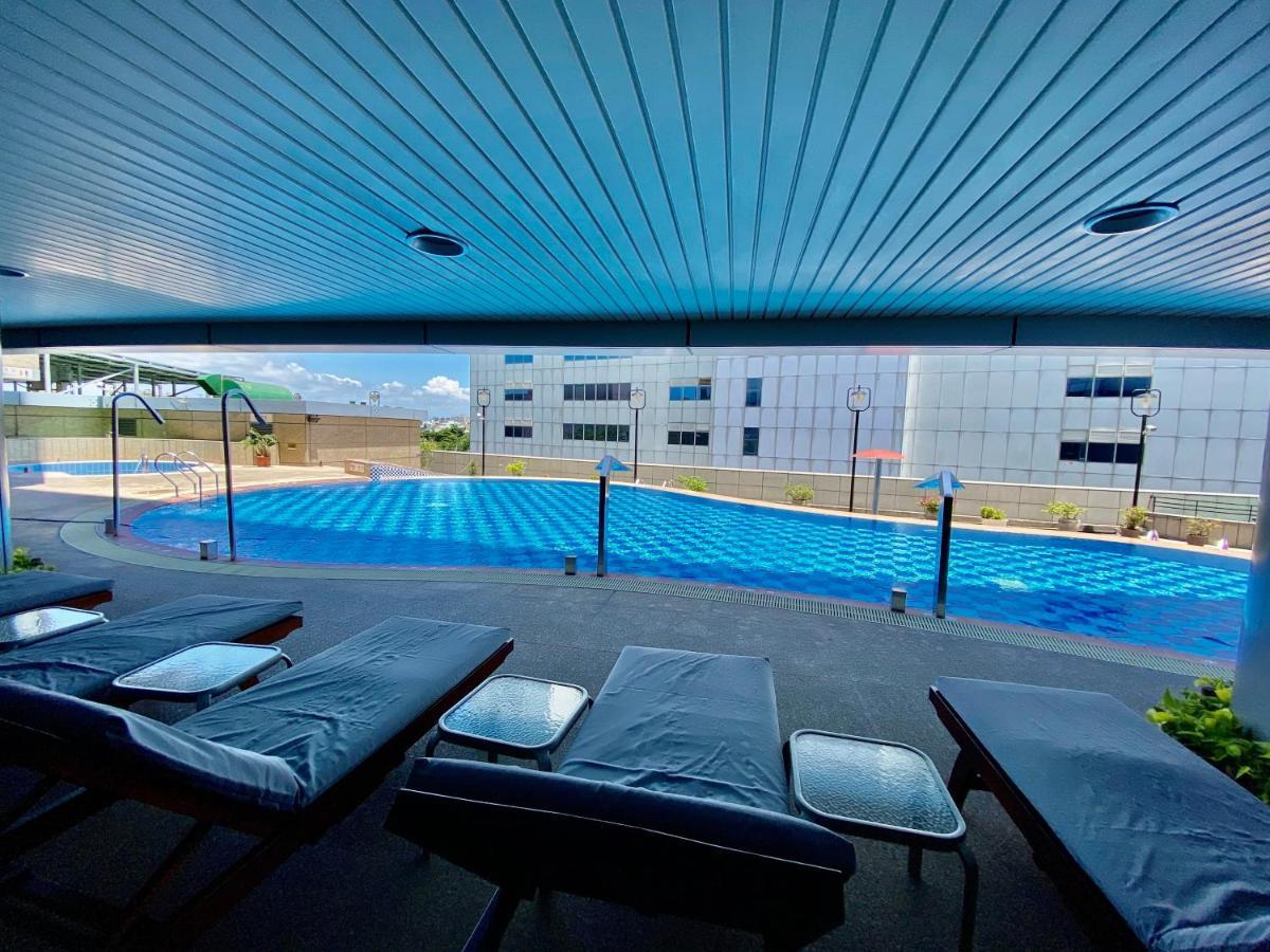 Evergreen Plaza Hotel - Tainan Exterior foto Swimming pool at the University of the Sunshine Coast