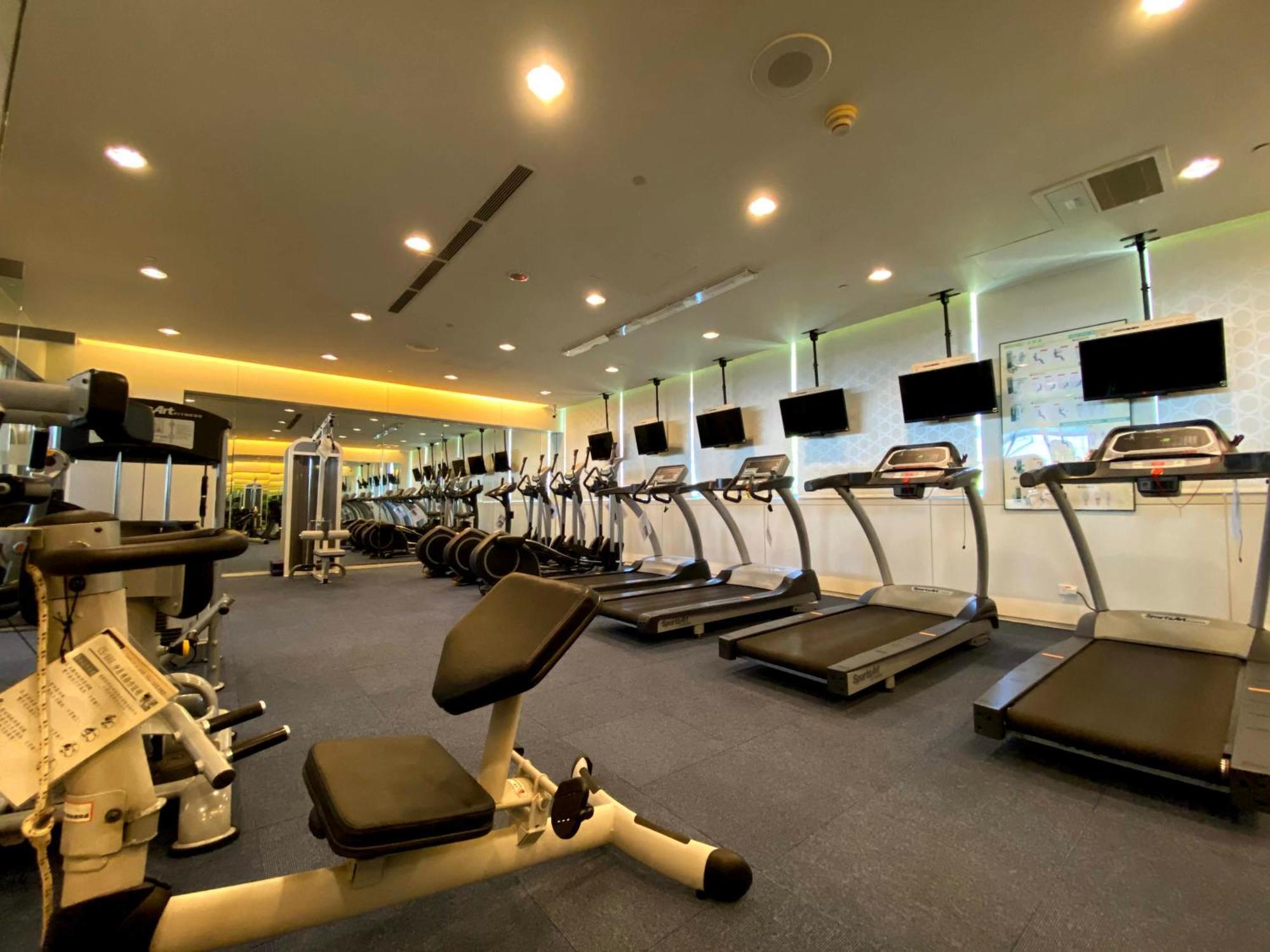 Evergreen Plaza Hotel - Tainan Exterior foto The gym at the hotel